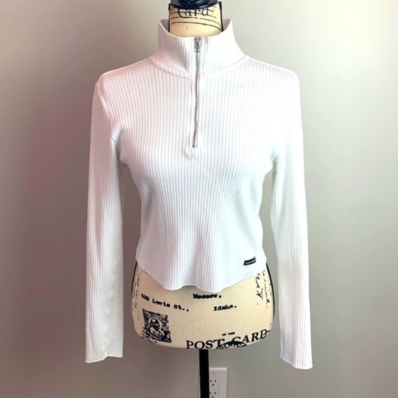 Calvin Klein Zipped Turtleneck Ribbed-Knit Crop Top - Picture 4 of 9